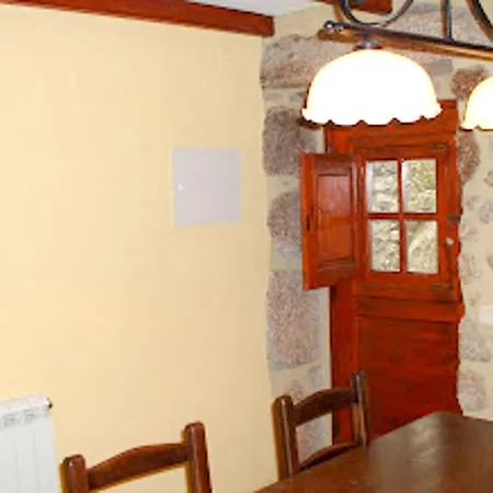 House With 2 Bedrooms In Gouveia With Wonderful Mountain View And Terrace 25 Km From The Slopes * Gouveia (Guarda)