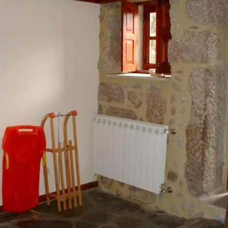 House With 2 Bedrooms In Gouveia With Wonderful Mountain View And Terrace 25 Km From The Slopes * Gouveia (Guarda)