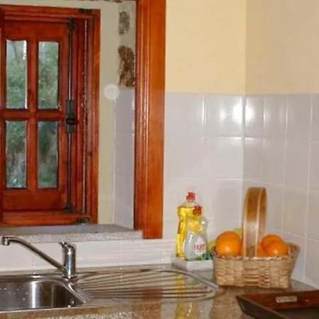 House With 2 Bedrooms In Gouveia With Wonderful Mountain View And Terrace 25 Km From The Slopes * Gouveia (Guarda)